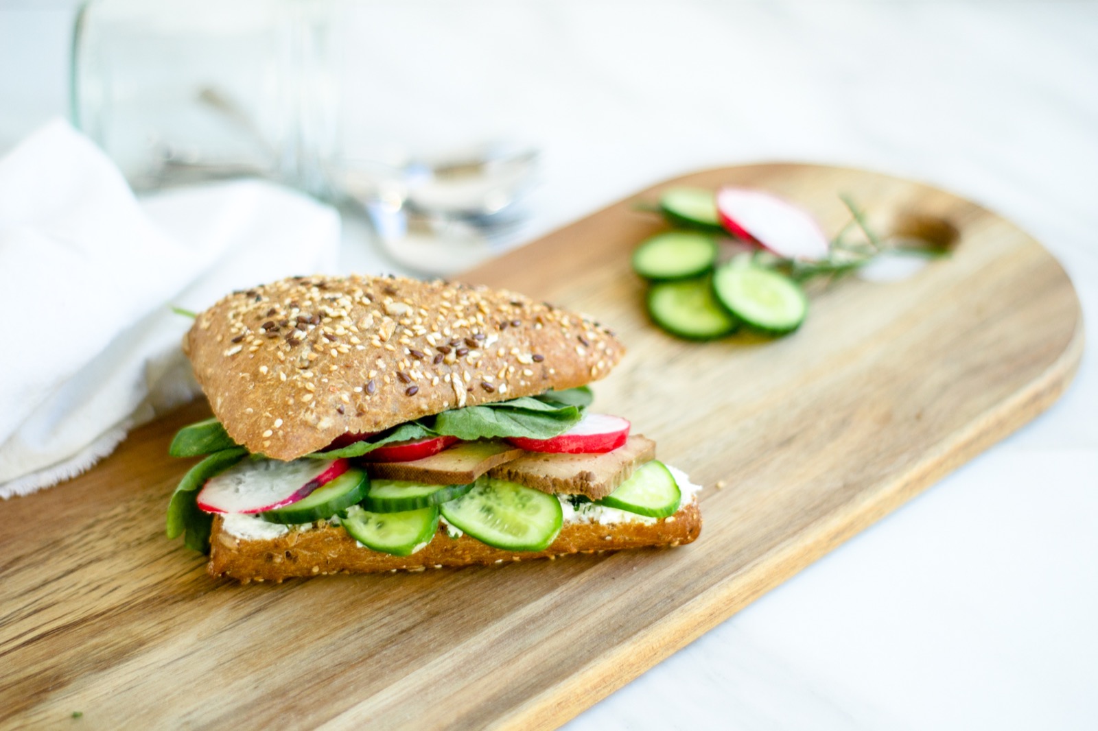 Veganes Sandwich gesund und schnell gemacht. Mit Proteinen und Vitaminen.